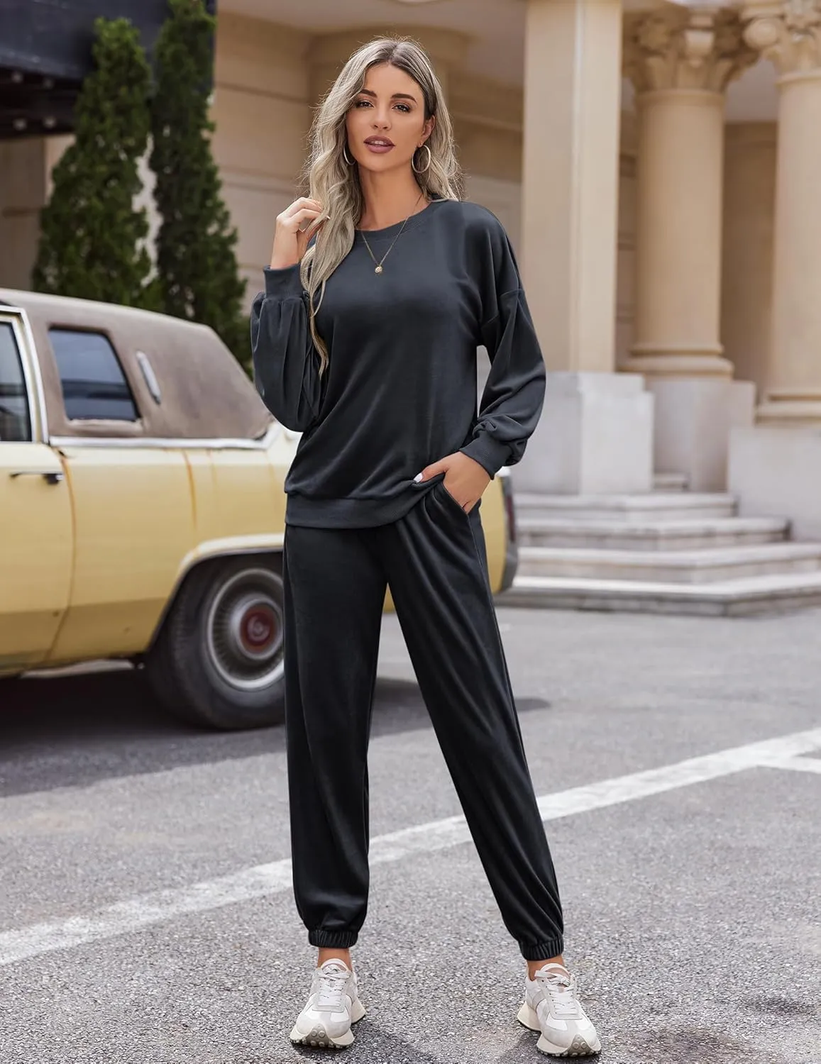 Beyove Women Velour Sweatsuits 2 Piece Tracksuit Sets with Pockets Sweatshirt & Sweatpants Leisure Jogger Outfits S-XXL