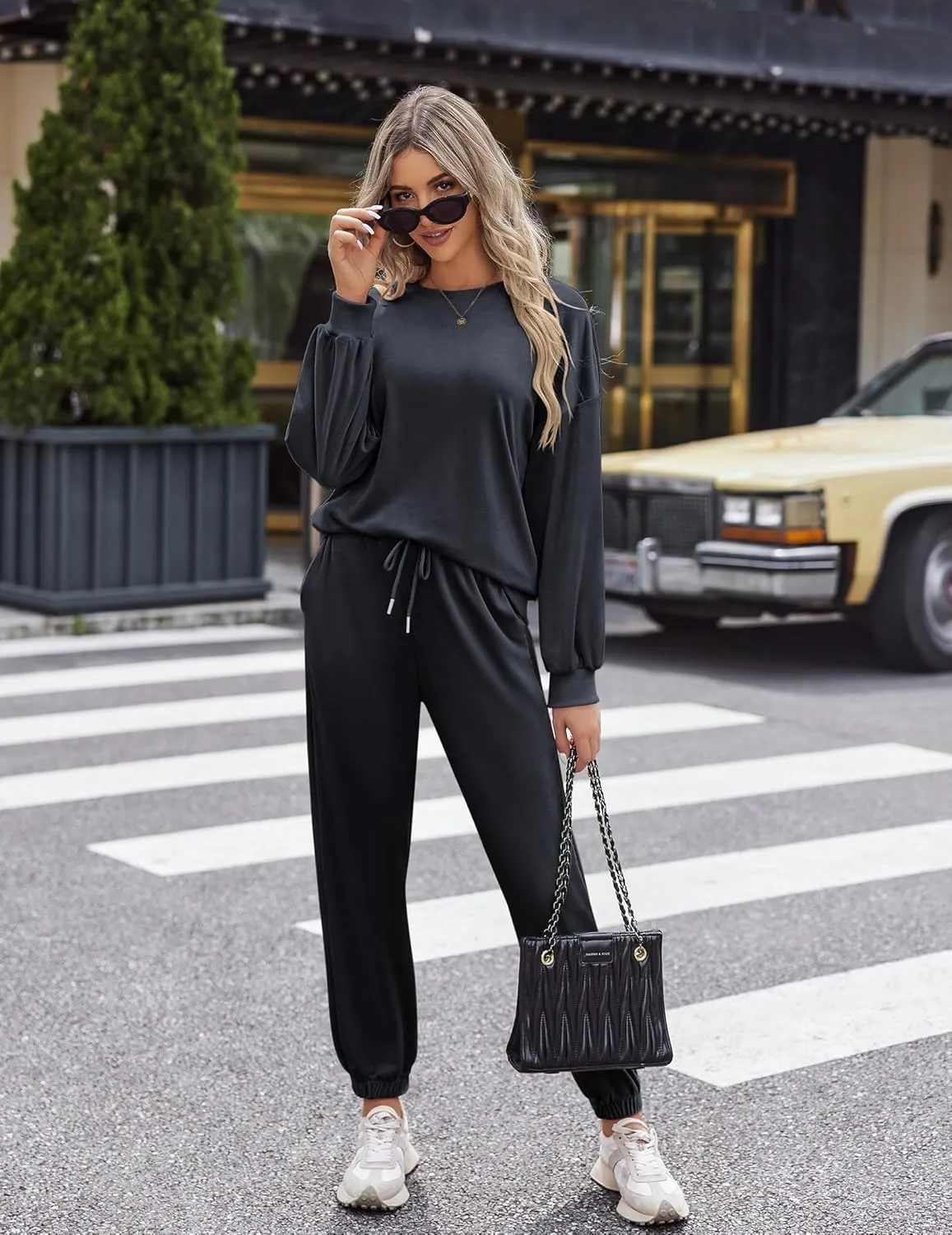 Beyove Women Velour Sweatsuits 2 Piece Tracksuit Sets with Pockets Sweatshirt & Sweatpants Leisure Jogger Outfits S-XXL
