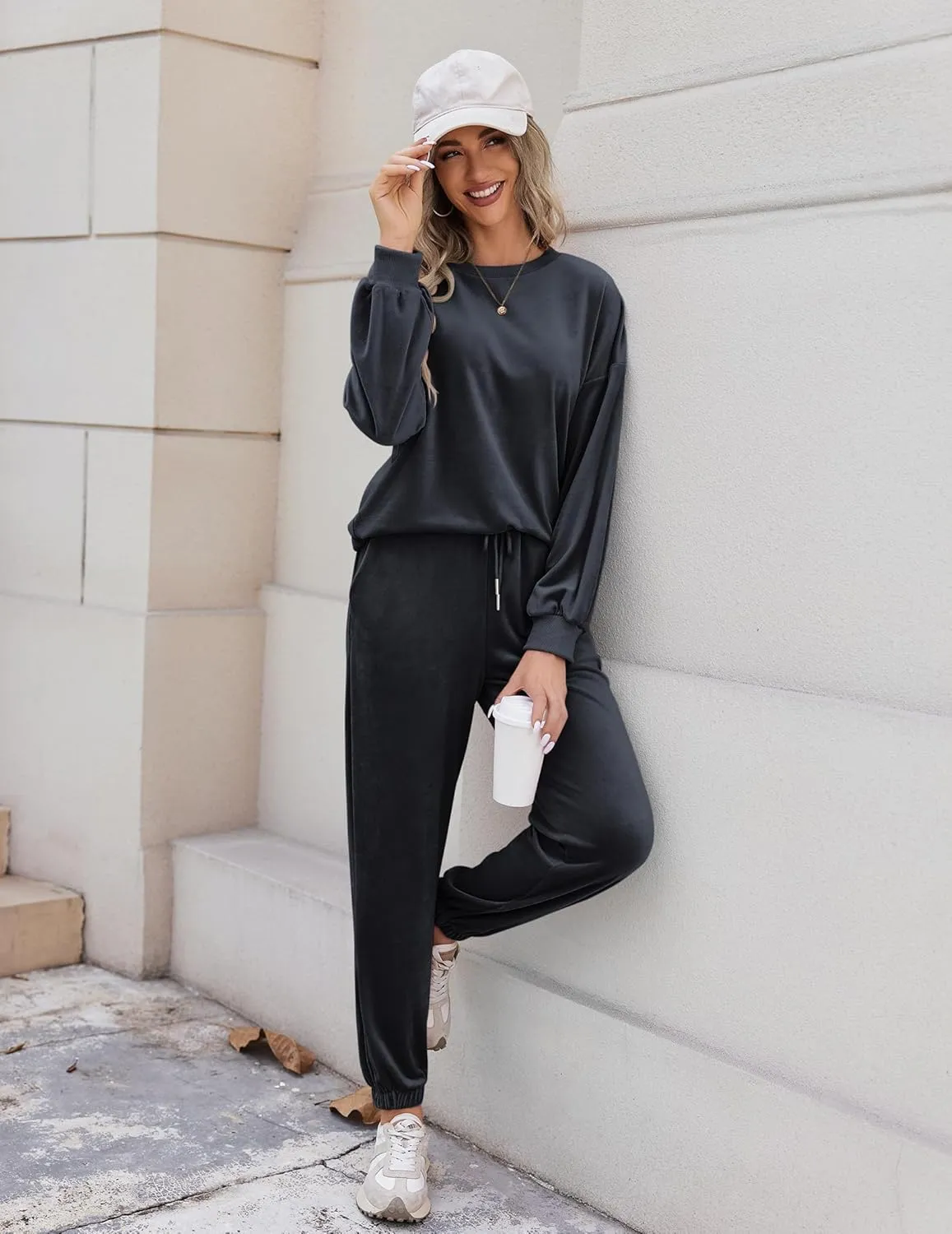 Beyove Women Velour Sweatsuits 2 Piece Tracksuit Sets with Pockets Sweatshirt & Sweatpants Leisure Jogger Outfits S-XXL
