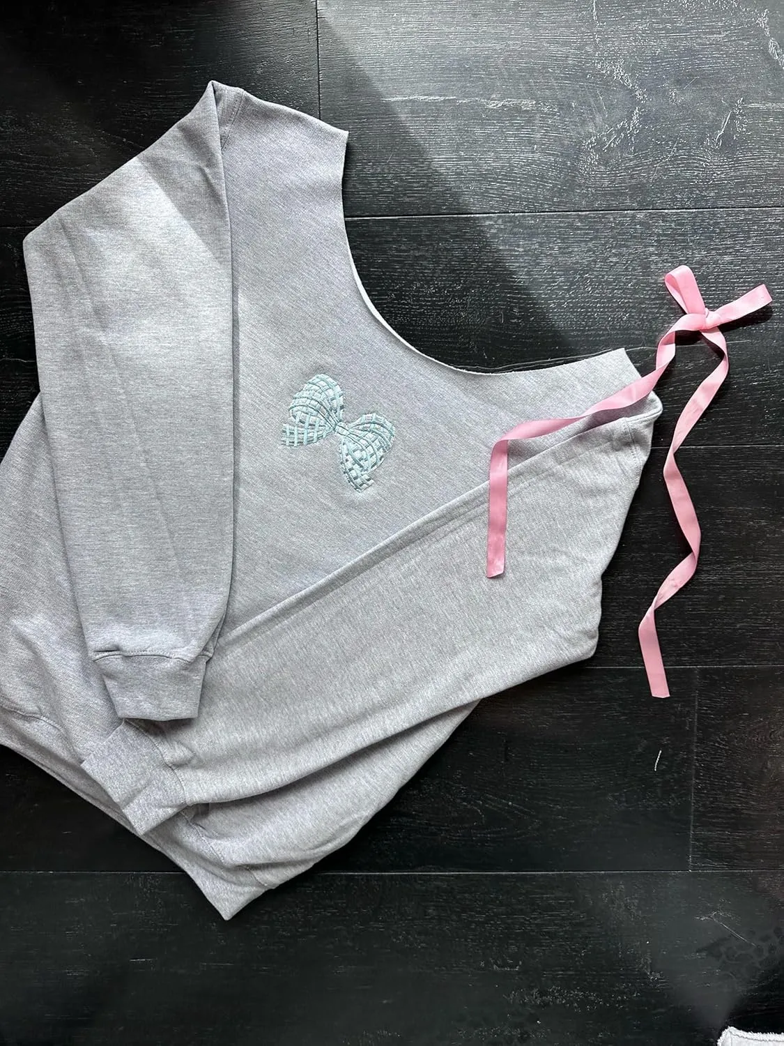 Women Bow Embroidered Sweatshirts Cute Graphic Long Sleeve Crewneck Pullover Tops Y2k Fall Oversized Sweatshirts