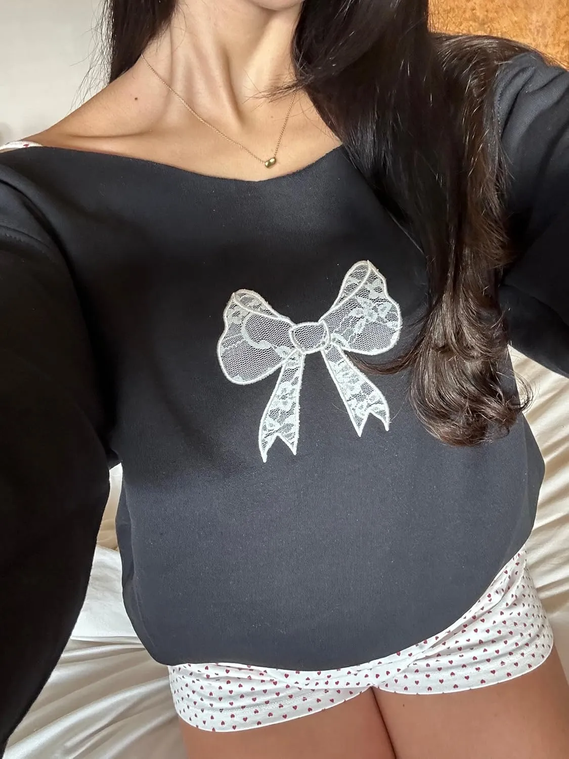 Women Bow Embroidered Sweatshirts Cute Graphic Long Sleeve Crewneck Pullover Tops Y2k Fall Oversized Sweatshirts