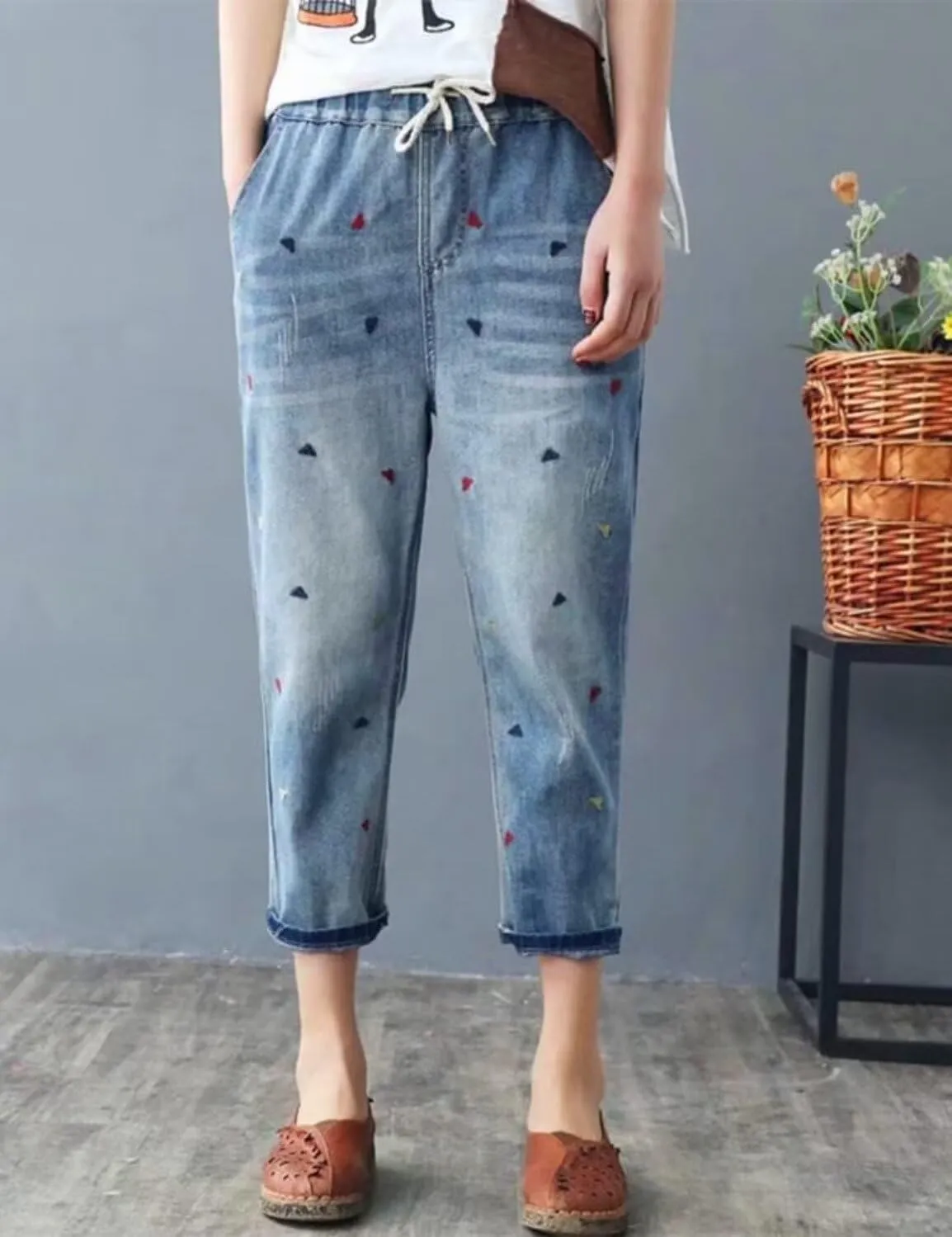 Womens Elastic Waist Cropped Denim Jeans Loose Drawstring Floral Embroidered Capri Jeans Cotton Harem Denim Pants